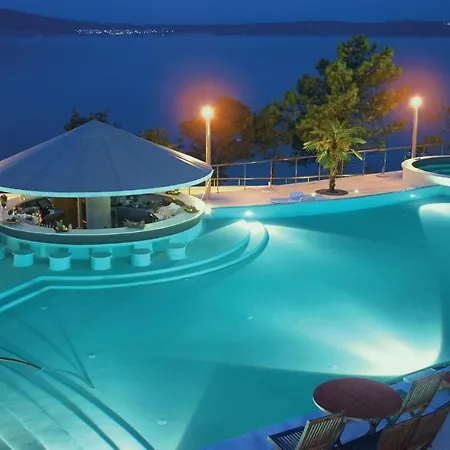 Amazing In With Outdoor Swimming Pool, Sauna And Wifi Apartman