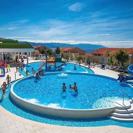 Apartman Amazing In With Outdoor Swimming Pool, Sauna And Wifi