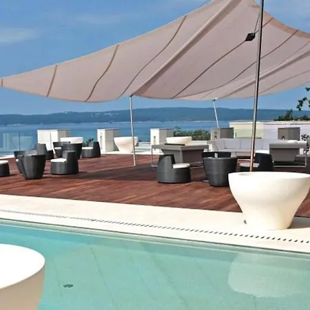 Apartman Amazing In With Outdoor Swimming Pool, Sauna And Wifi *