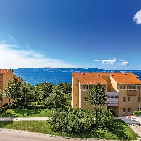 Amazing In With Outdoor Swimming Pool, Sauna And Wifi Apartman