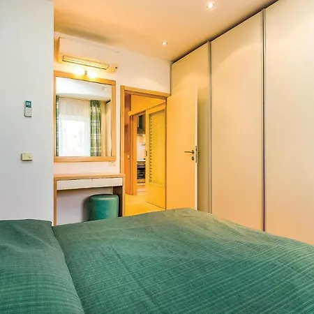 Amazing In With Outdoor Swimming Pool, Sauna And Wifi *