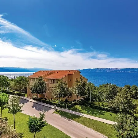 Amazing In With Outdoor Swimming Pool, Sauna And Wifi