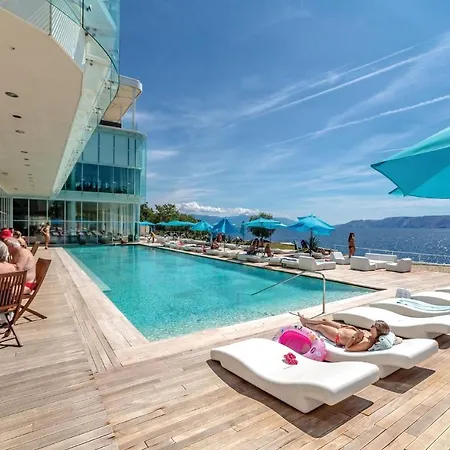 Apartment Amazing In With Outdoor Swimming Pool, Sauna And Wifi
